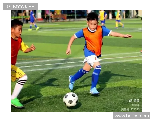 小孩看足球的乐趣与成长体验探索在绿茵场上的欢笑与梦想 小孩看足球的乐趣与成长体验探索在绿茵场上的欢笑与梦想