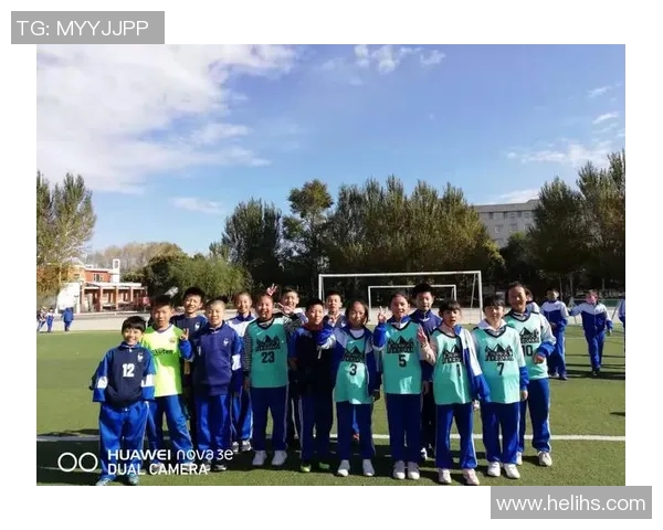 足球擦汗的背后故事与运动员的拼搏精神探讨